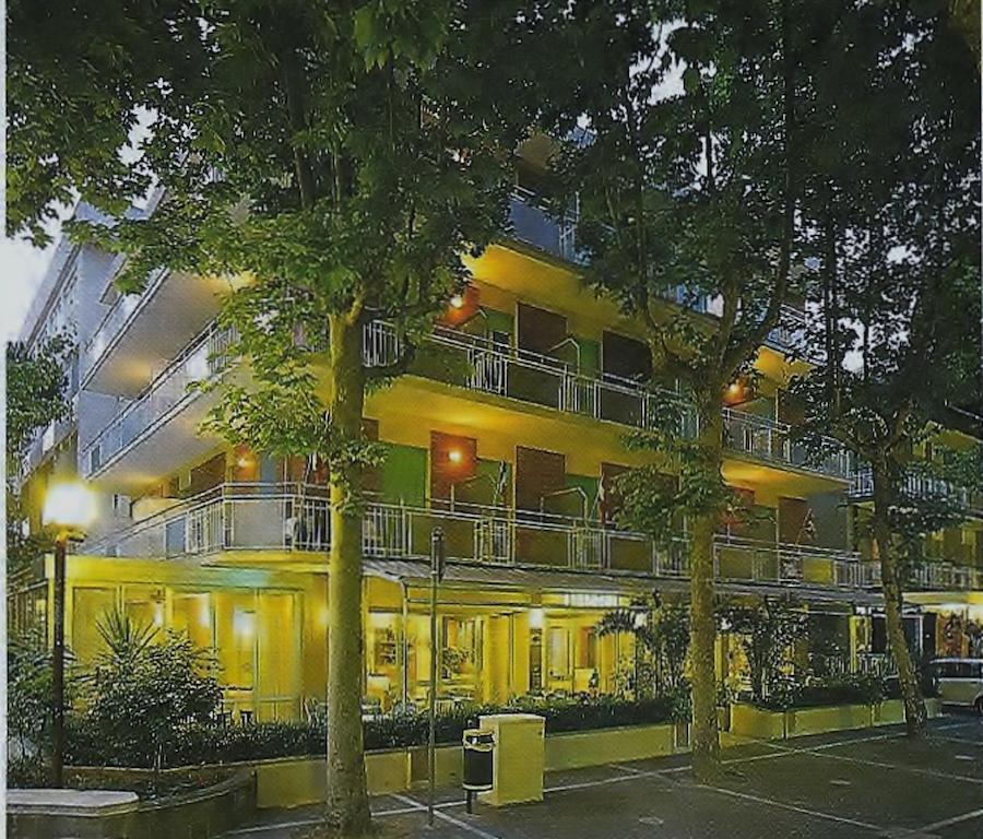 Hotel Arno Мізано-Адріатіко Екстер'єр фото